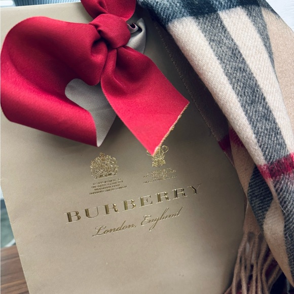 NWT BURBERRY LONDON Iconic Classic Check Wrap Fine Brushed Cashmere Scarf Wrap - Picture 5 of 6